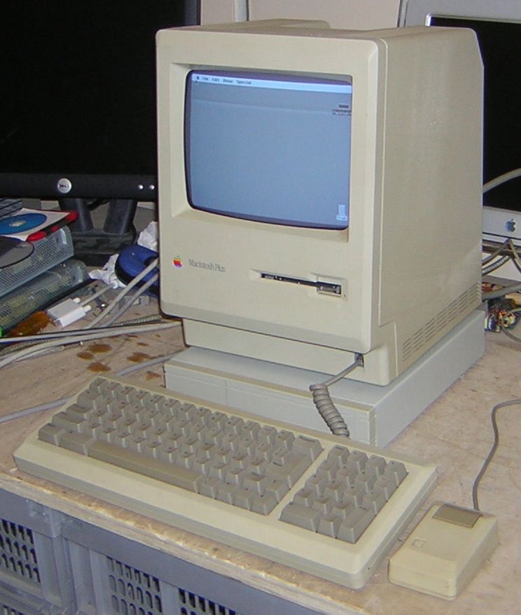 Macintosh Plus 1Mb in ORIGINAL BOX with Keyboard, Mouse, Disks